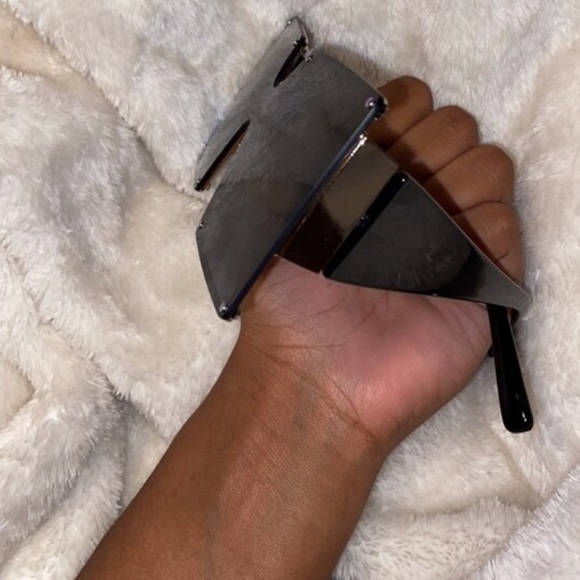 Sunglasses - Picture 2 of 3